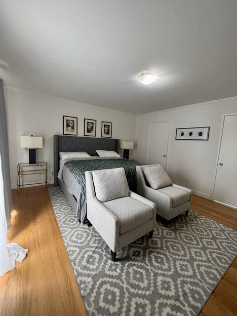 Stylish Furnished Marina Home Ideal for Travel Nurses & Professionals 30 Day Stays - Photo 3
