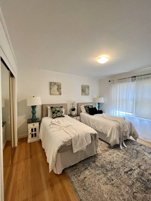 Stylish Furnished Marina Home Ideal for Travel Nurses & Professionals 30 Day Stays - Photo 4