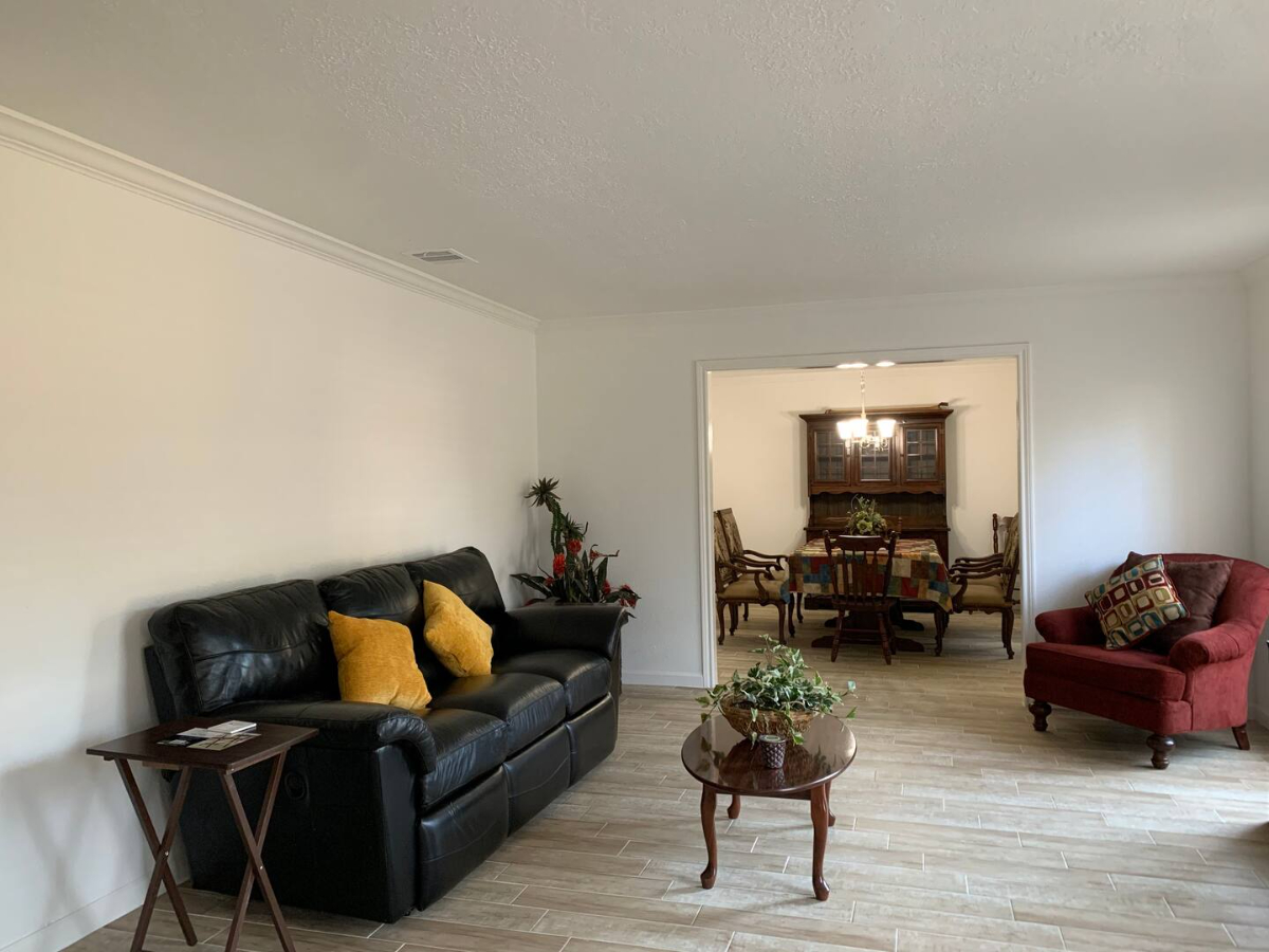 Beautiful 4 Bedroom and 3.5 Baths - Photo 2