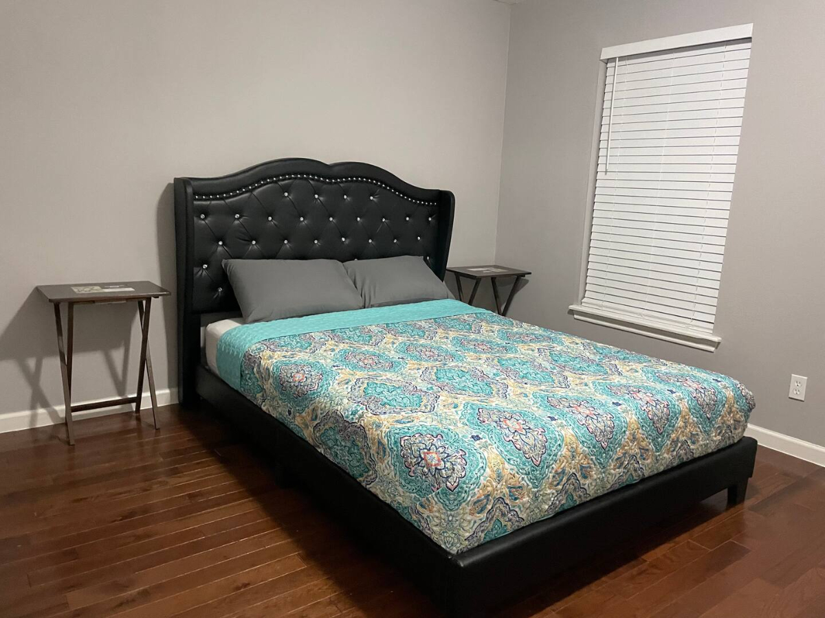 Beautiful 4 Bedroom and 3.5 Baths - Photo 6