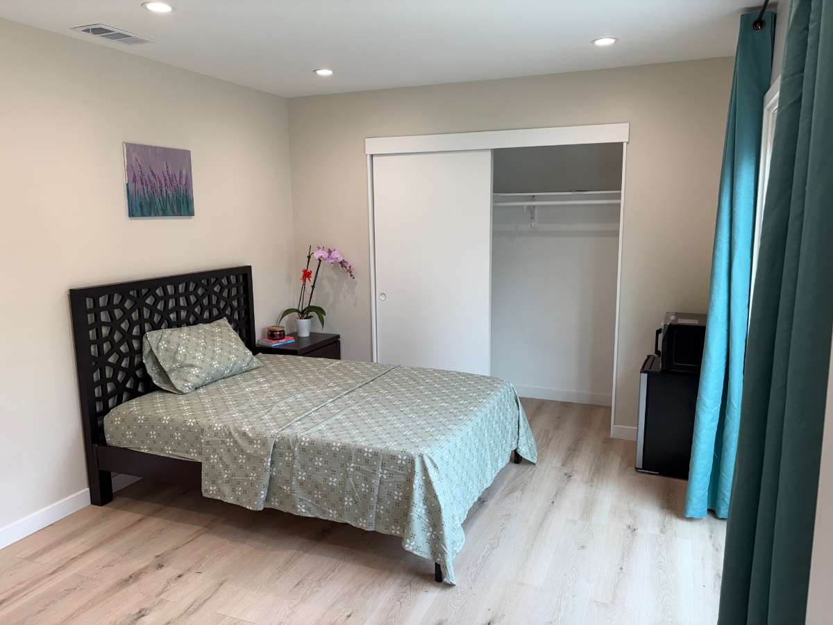 Private Entrance-master bedroom in Evergreen neighborhood - Photo 2