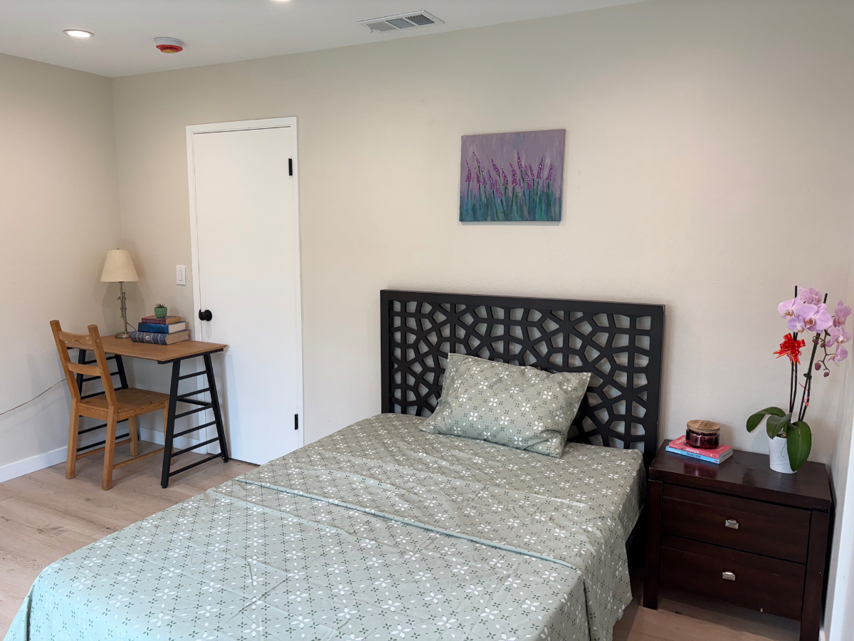 Private Entrance-master bedroom in Evergreen neighborhood - Photo 3