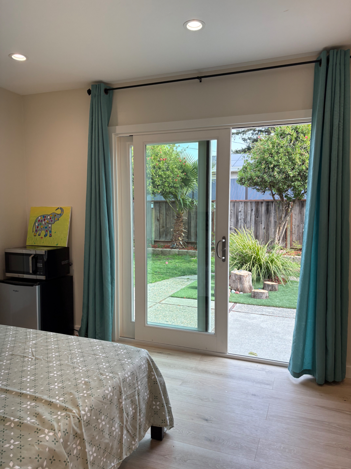 Private Entrance-master bedroom in Evergreen neighborhood - Photo 1