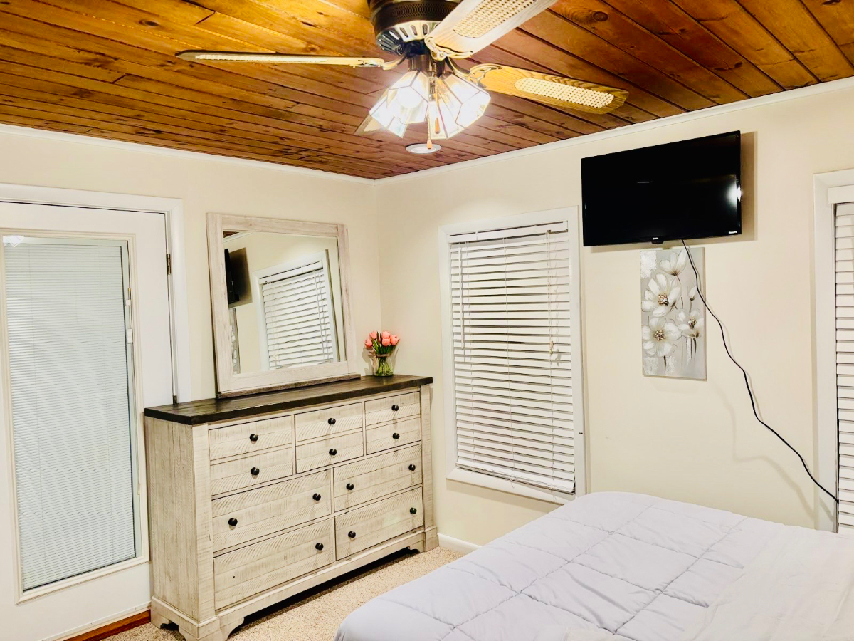 Lewiston Gem Cozy Furnished Room with Homely Char