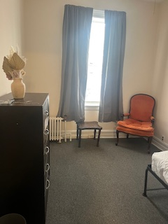 Private room available in well-maintained building,close to public transportation - Photo 1