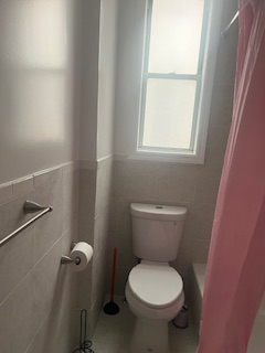 Private room available in well-maintained building,close to public transportation - Photo 7