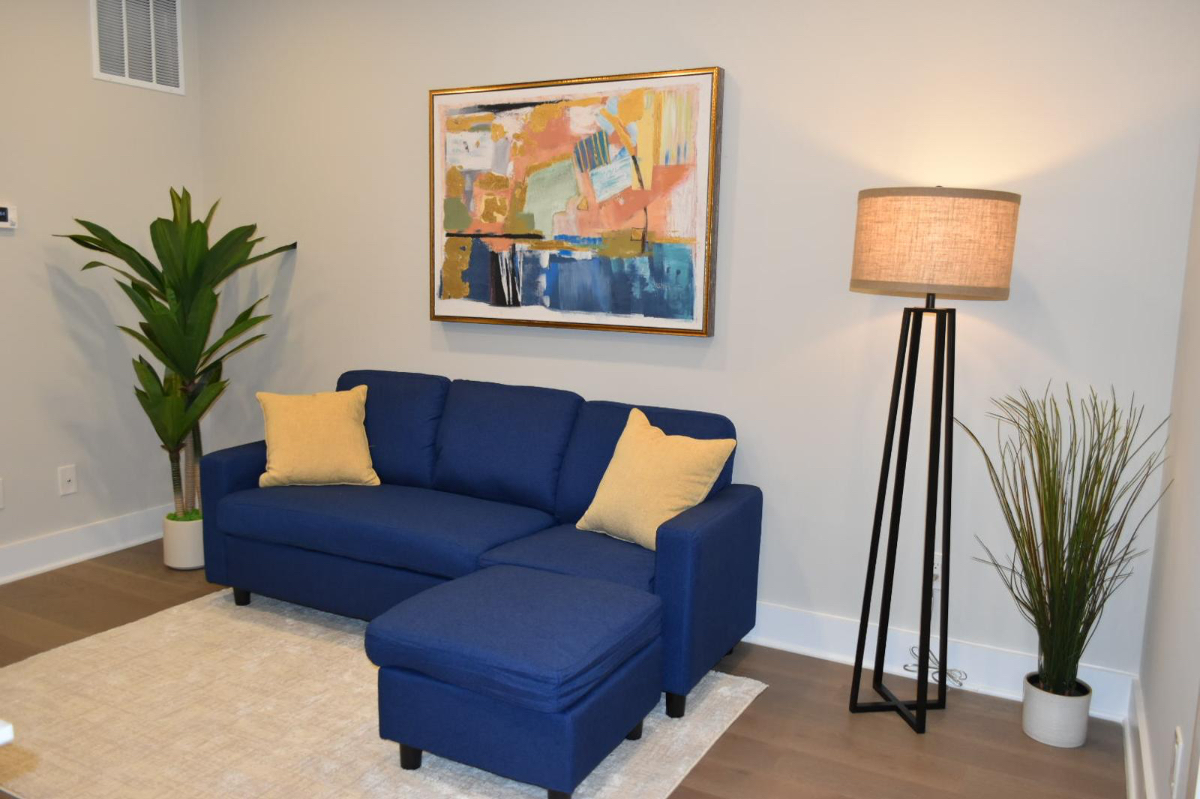 Modern Apartment with Parking/ Prime Location - Photo 11