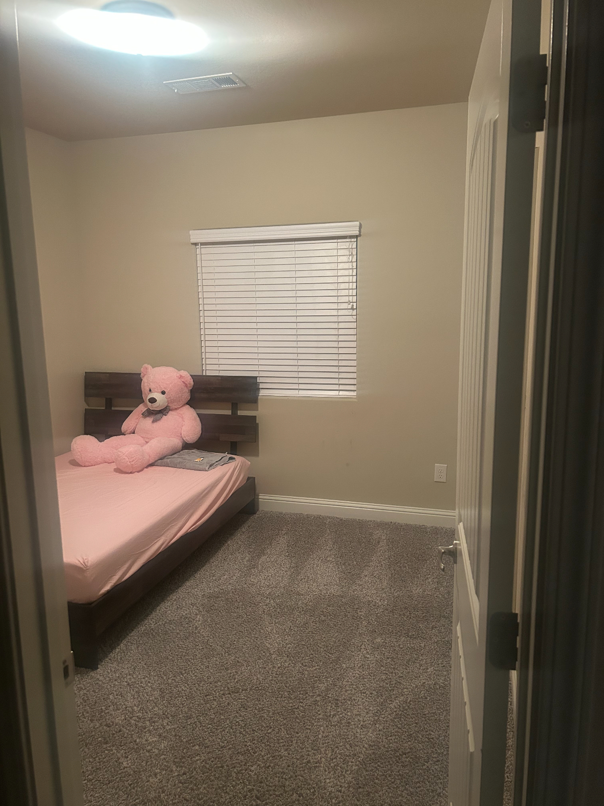 Charming Home for Rent. Beautiful House With Premium Amenities and Central Location - Room 3