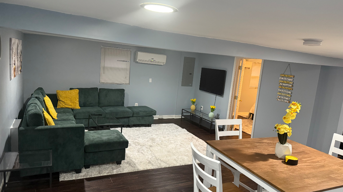 The Hive - Photo 2