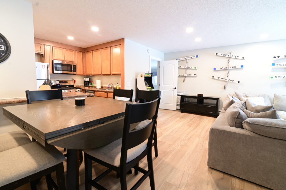 Stunning 2BR/2BA Condo with Amenities Galore - Just 5 Minutes to Okemo. - Photo 2