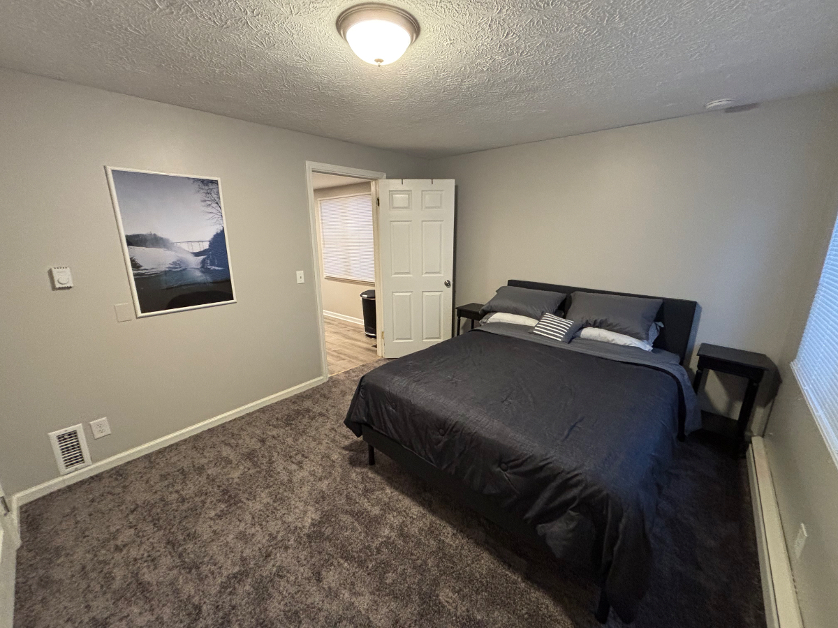 Cozy 2BR in Downtown Rochester - Photo 8