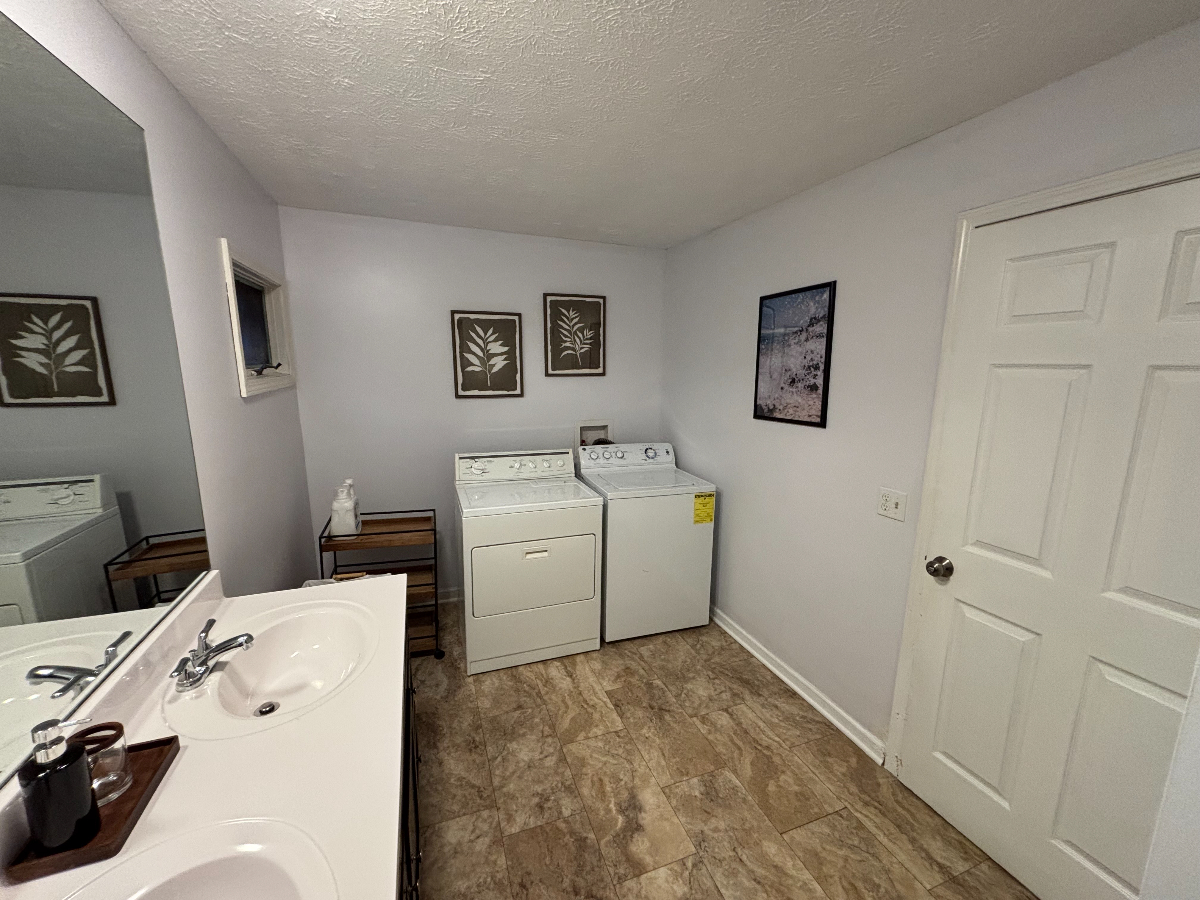 Cozy 2BR in Downtown Rochester - Photo 7