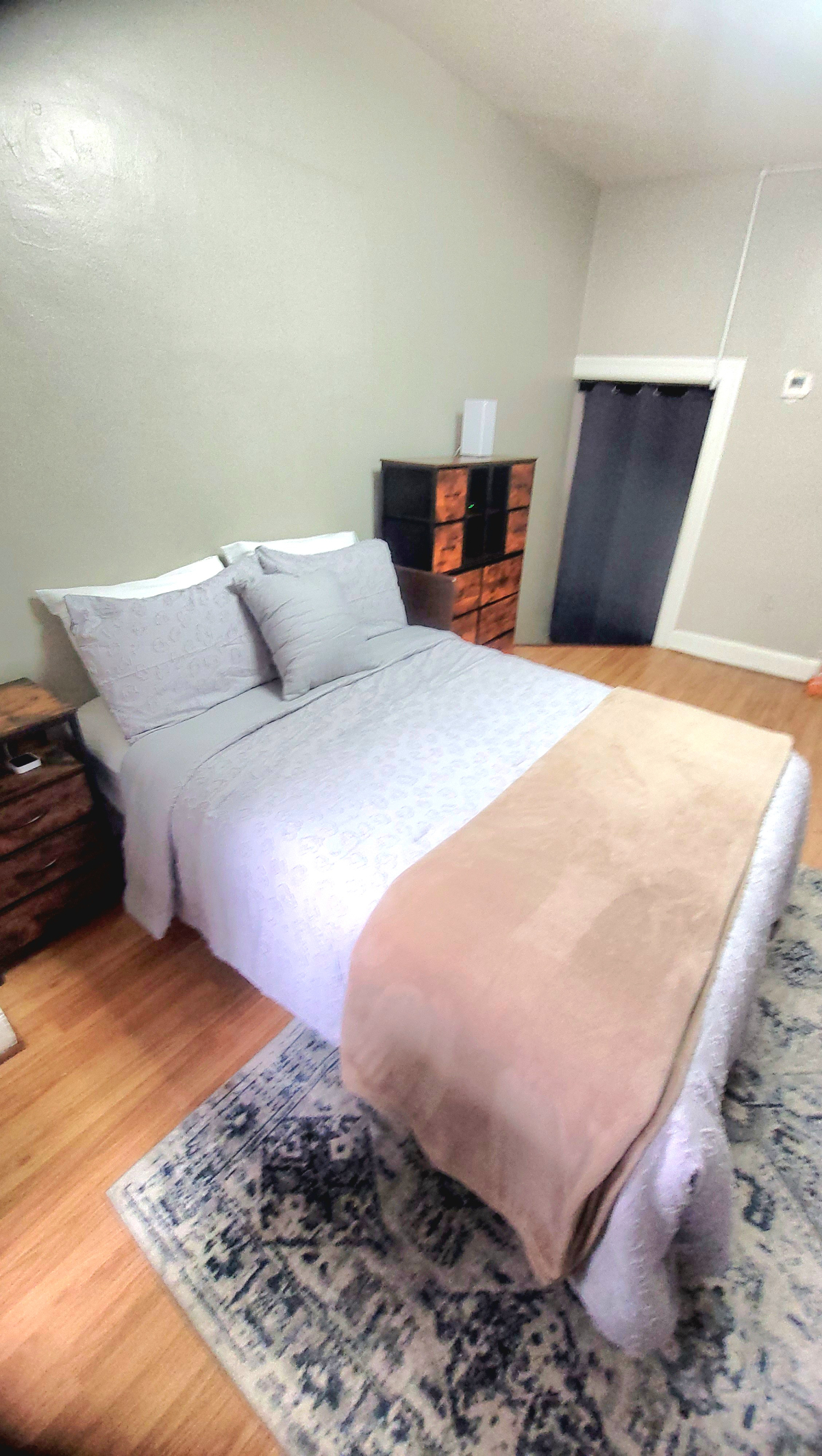 Studio Apartment 2 Blocks from Union Station - Photo 2