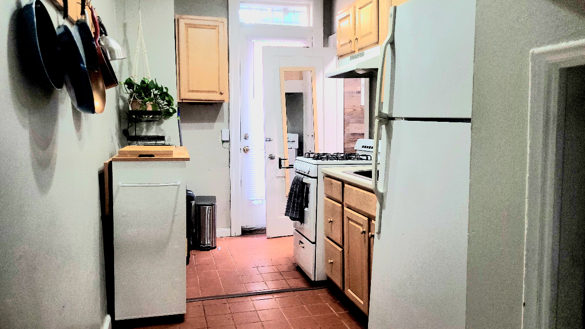 Studio Apartment 2 Blocks from Union Station - Photo 6