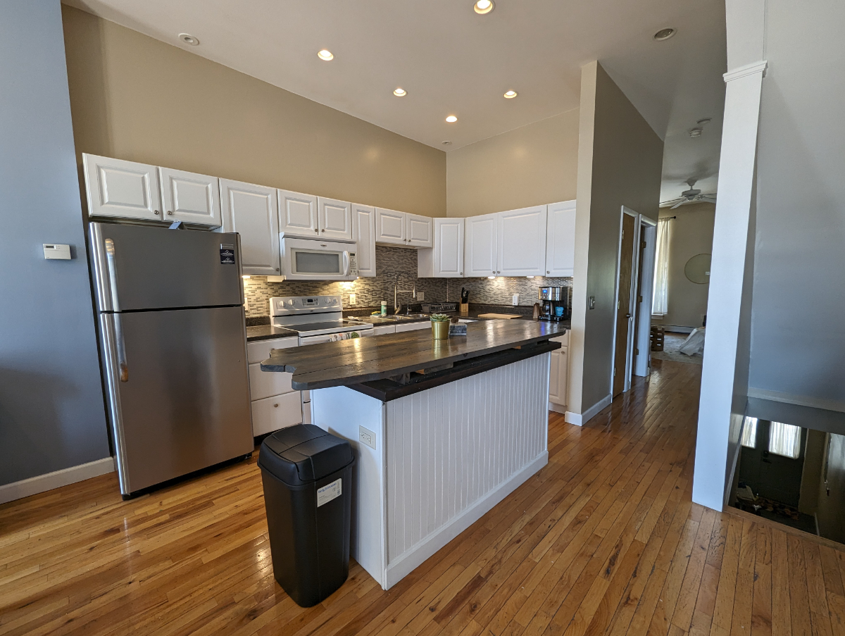 Spacious 2BR/1.5BA in Downtown Albany - Photo 1