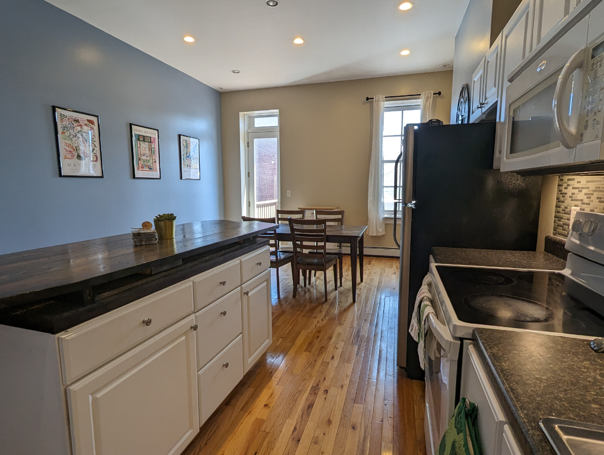 Spacious 2BR/1.5BA in Downtown Albany - Photo 3
