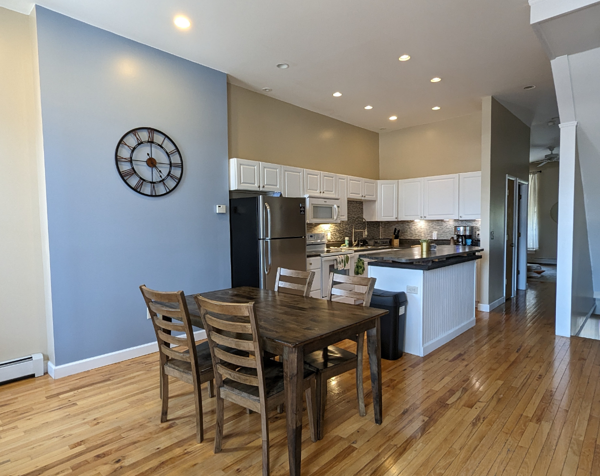 Spacious 2BR/1.5BA in Downtown Albany - Photo 4
