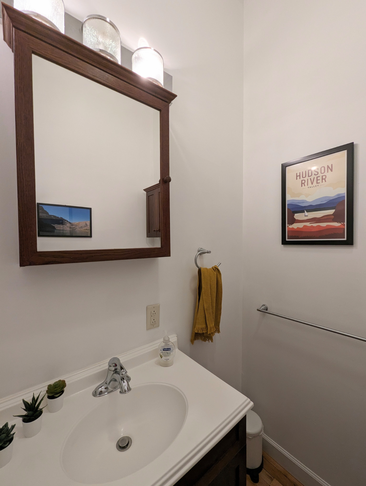 Spacious 2BR/1.5BA in Downtown Albany - Photo 7