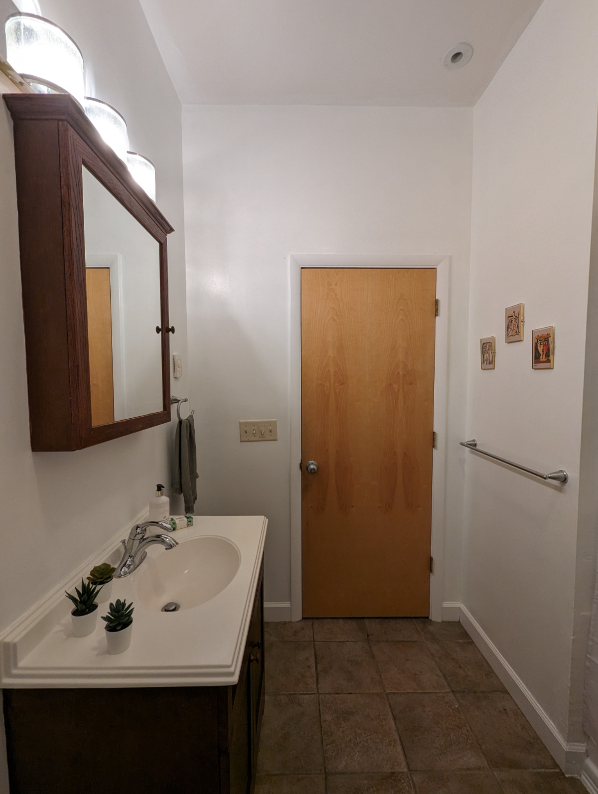Spacious 2BR/1.5BA in Downtown Albany - Photo 9