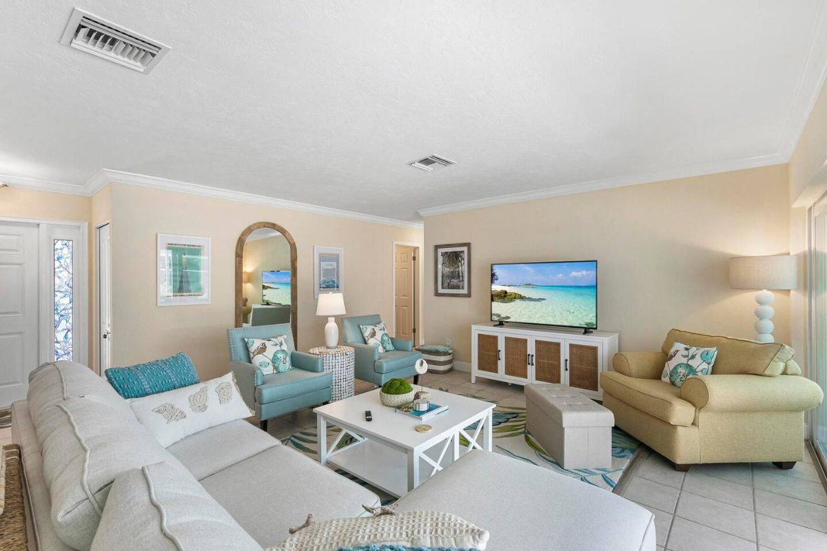 Pet Friendly w/Pool & Garden Views on Marco - Photo 8