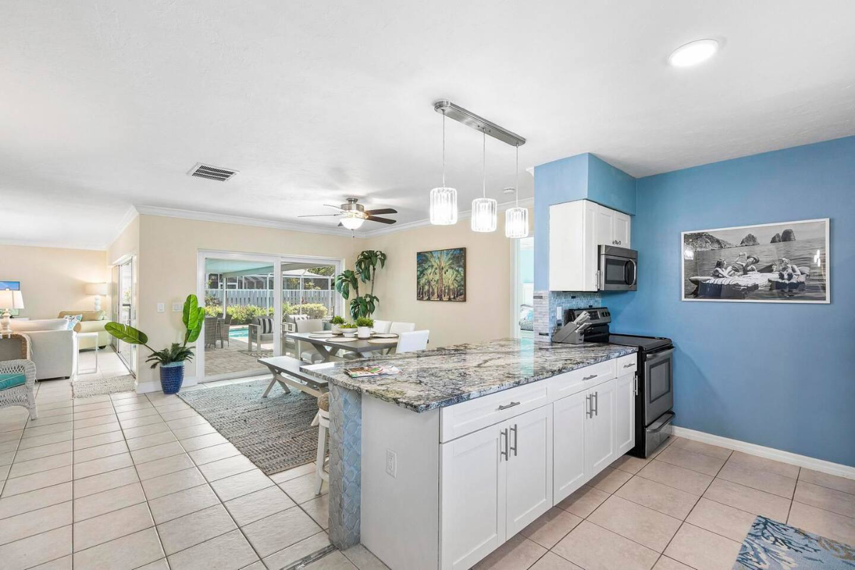 Pet Friendly w/Pool & Garden Views on Marco - Photo 10