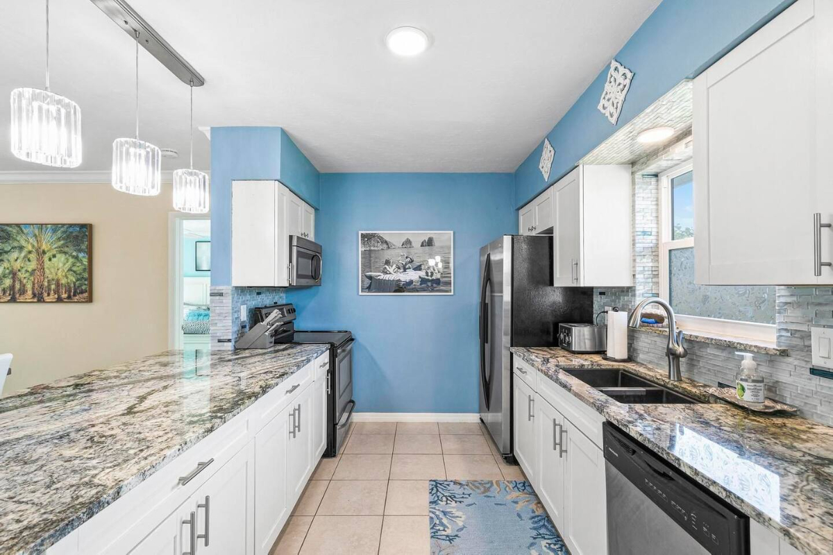 Pet Friendly w/Pool & Garden Views on Marco - Photo 12