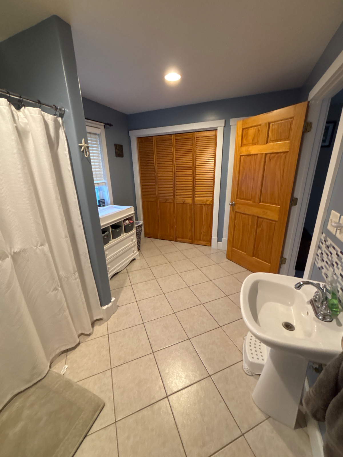 Beautiful Derby Home - Photo 11
