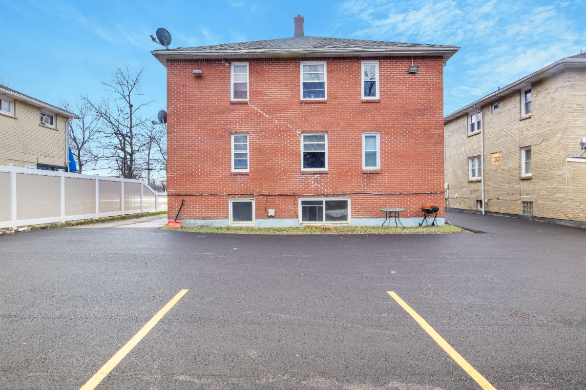 2 Bed by Bill Stadium (Many units available) - Photo 2