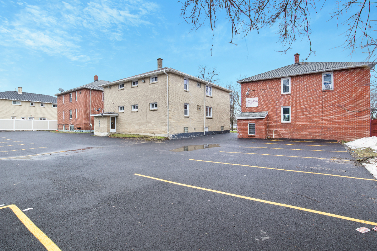 2 Bed by Bill Stadium (Many units available) - Photo 3