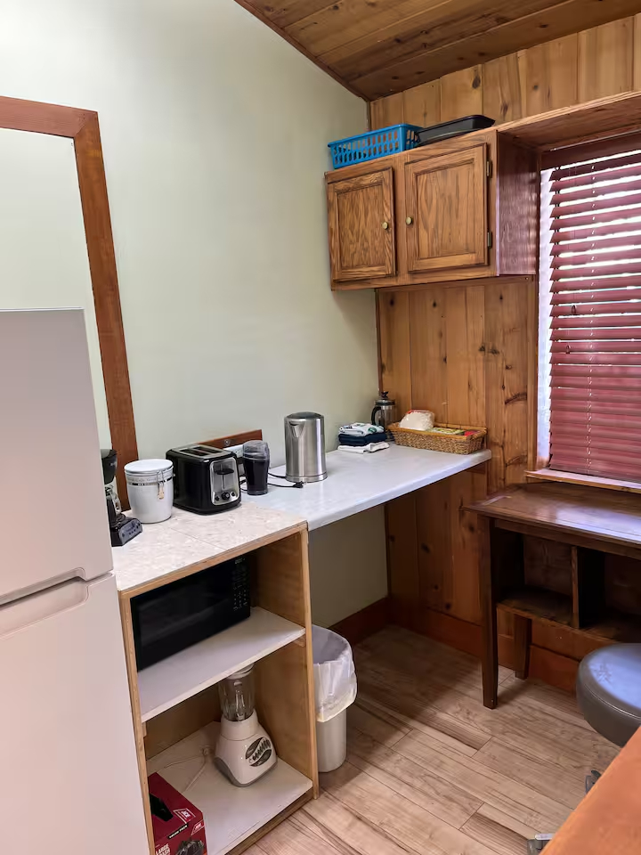 Beautiful One-Bedroom Apartment in Central Bend with All Amenities and Perfect Location - Photo 5