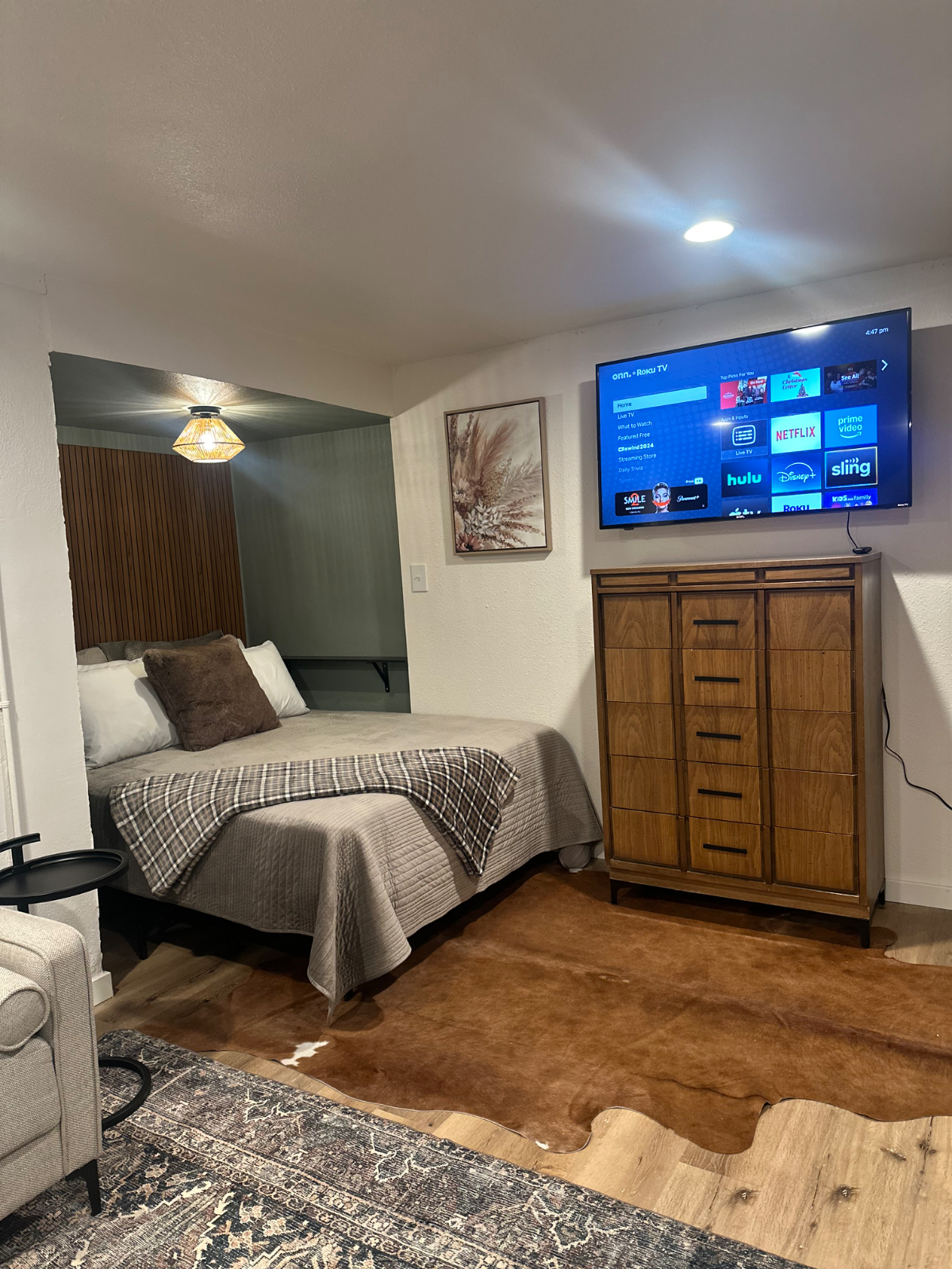 The Nook - Quaint, Cozy, & Central - Studio w/ Free W/D Access in Avenues - Photo 9