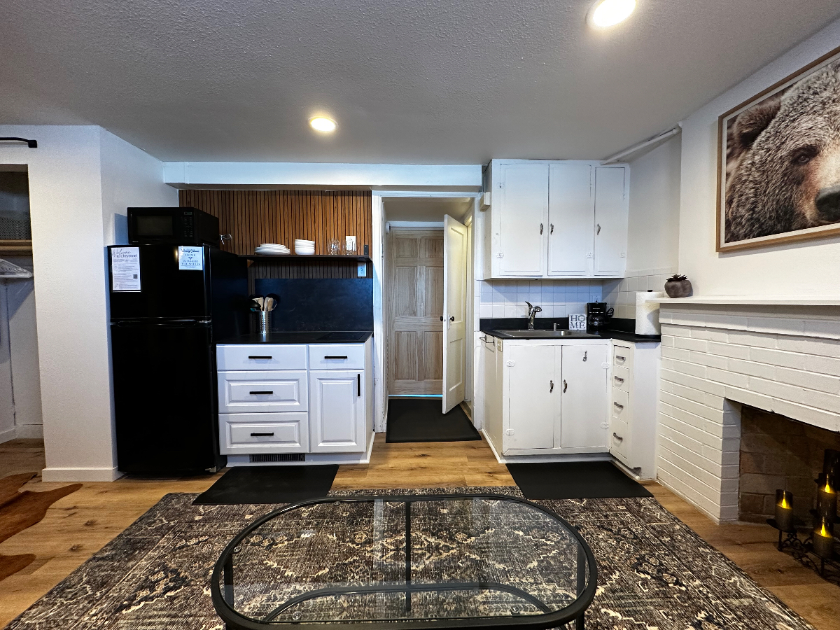 The Nook - Quaint, Cozy, & Central - Studio w/ Free W/D Access in Avenues - Photo 2