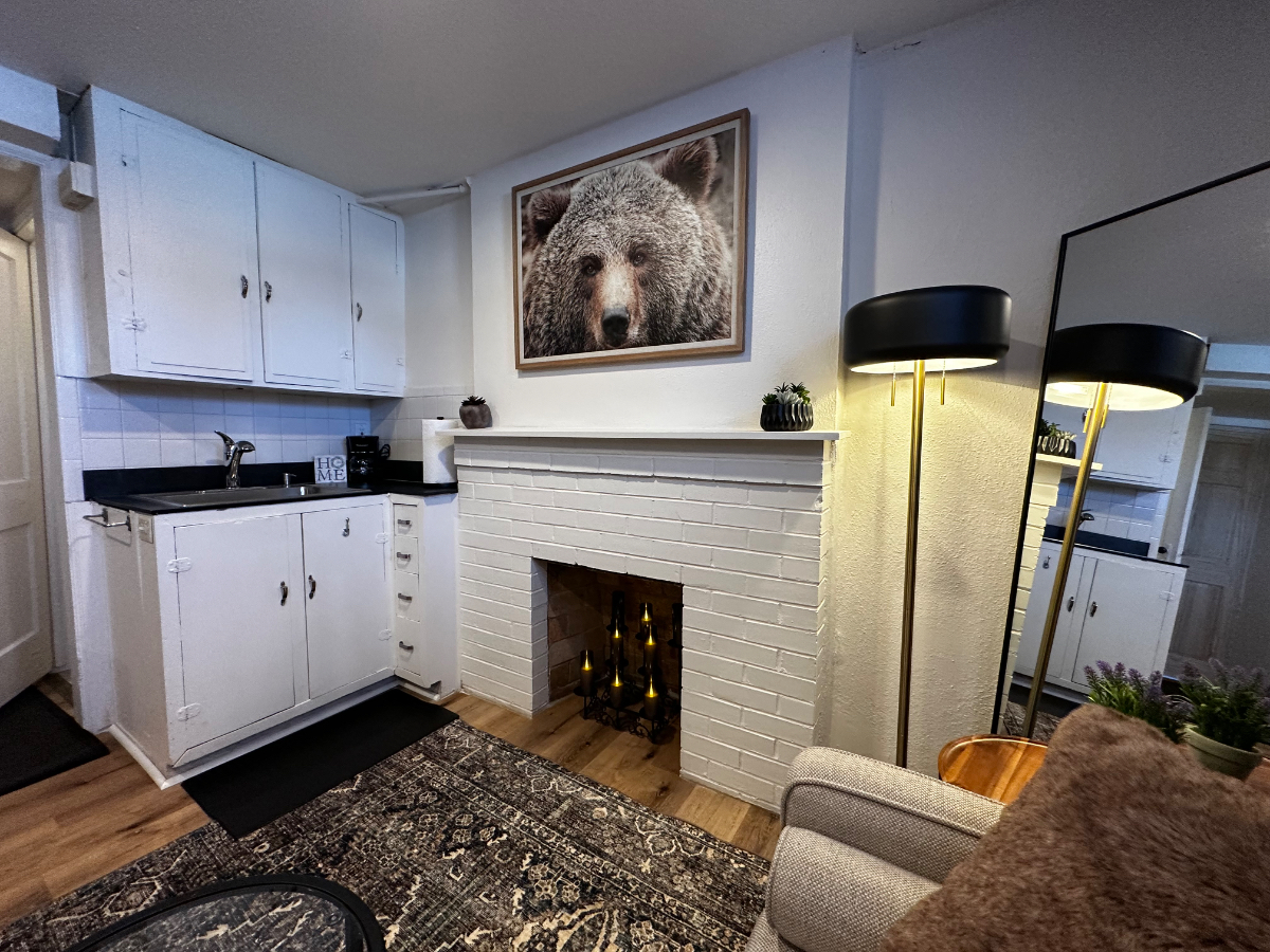 The Nook - Quaint, Cozy, & Central - Studio w/ Free W/D Access in Avenues - Photo 4