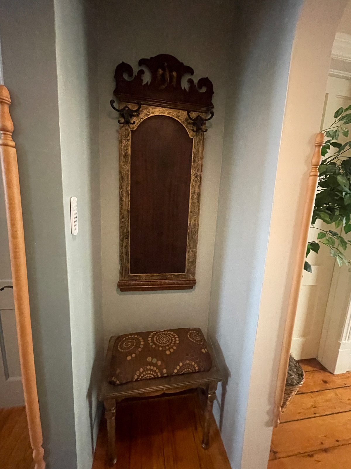 Second floor of a Victorian home, newly renovated. Charming furnished suite with hardwood floors and - Photo 6
