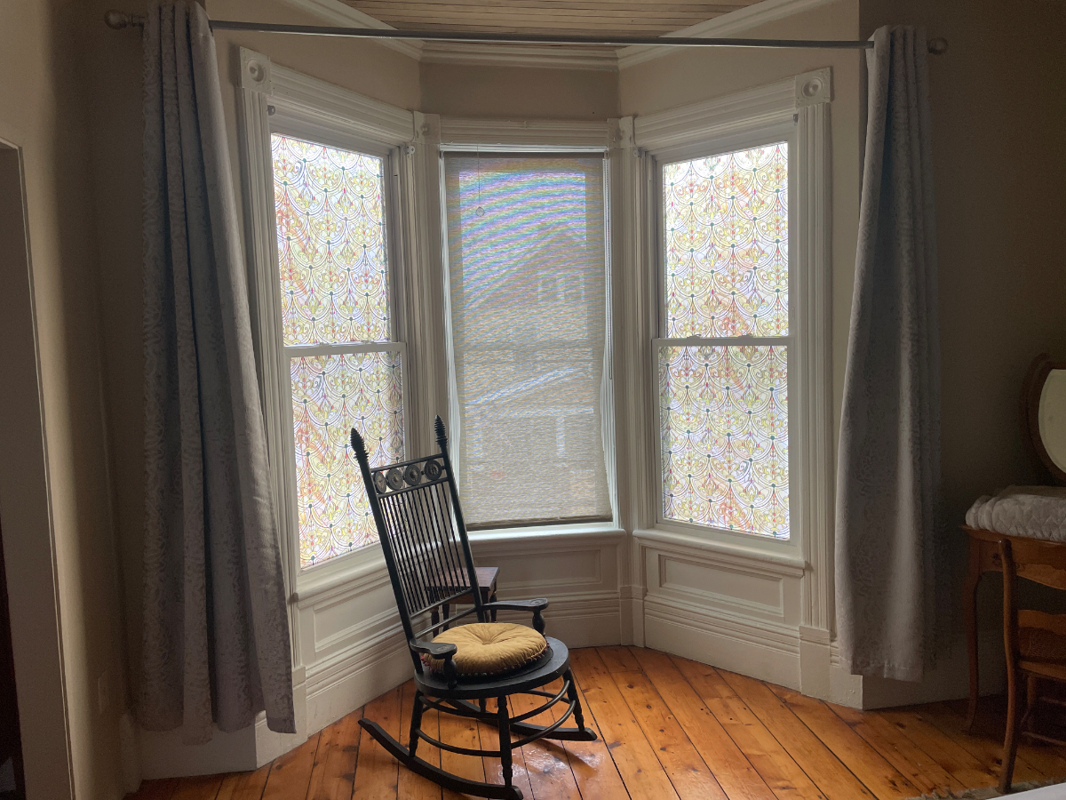 Second floor of a Victorian home, newly renovated. Charming furnished suite with hardwood floors and - Photo 8