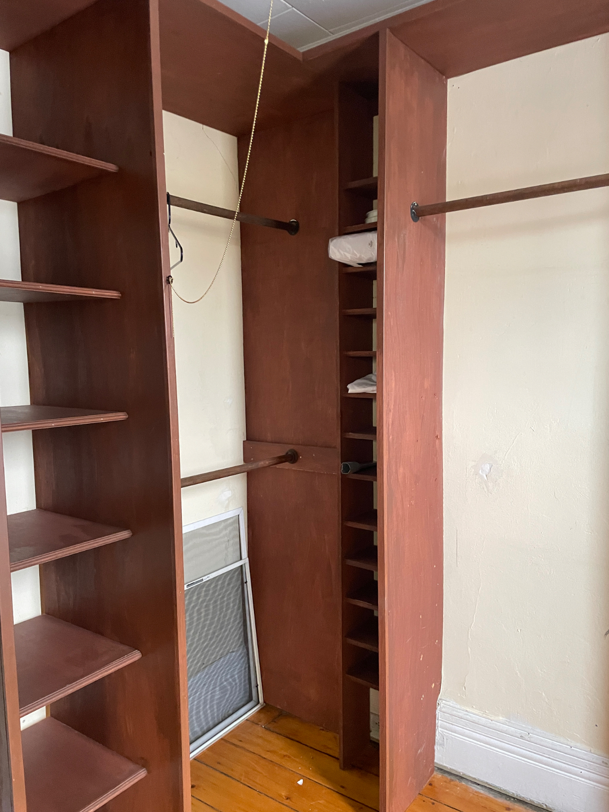 Second floor of a Victorian home, newly renovated. Charming furnished suite with hardwood floors and - Photo 12