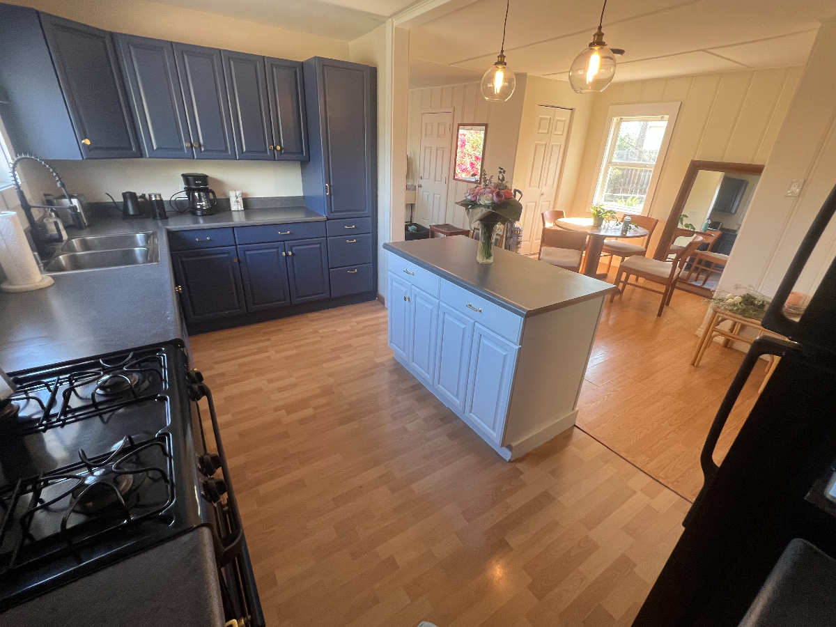 Charming 1BR Bungalow in Vista California Peaceful Pet Friendly and Cold Plunge - Photo 2