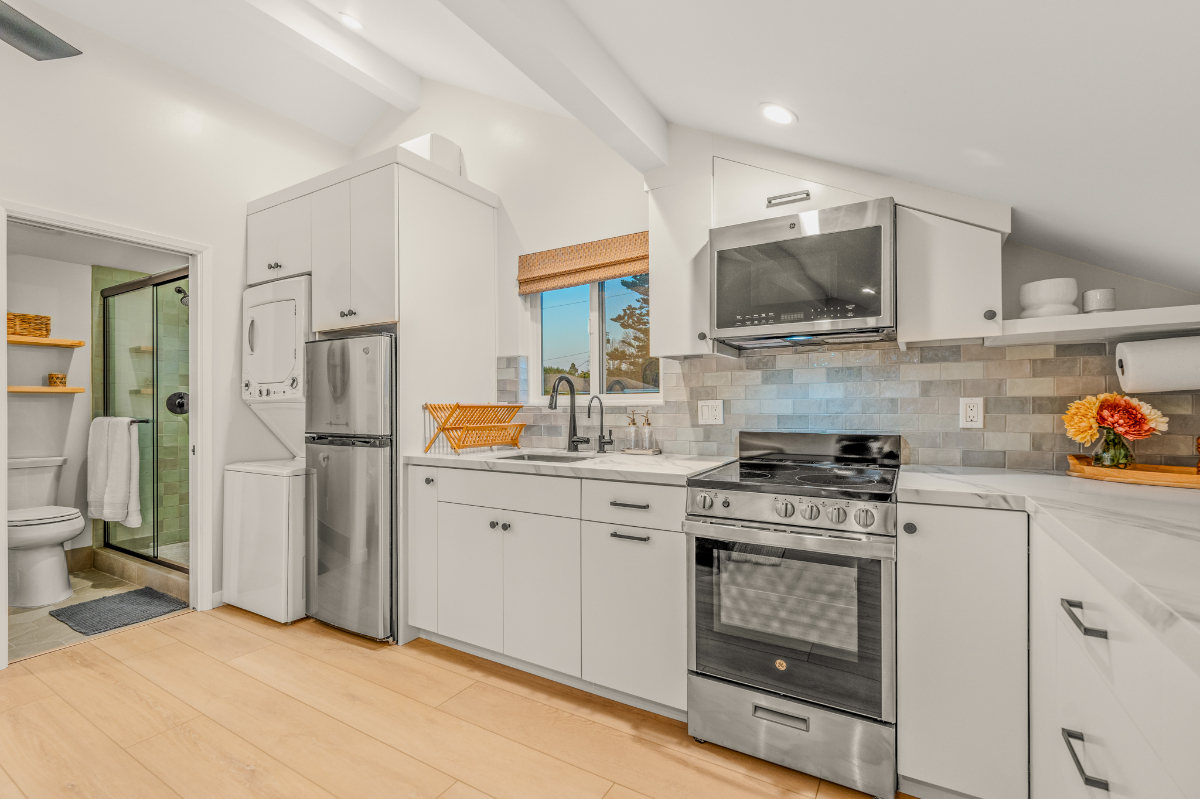 NEW Private Studio - Ideal midtown location near hospitals - Photo 6