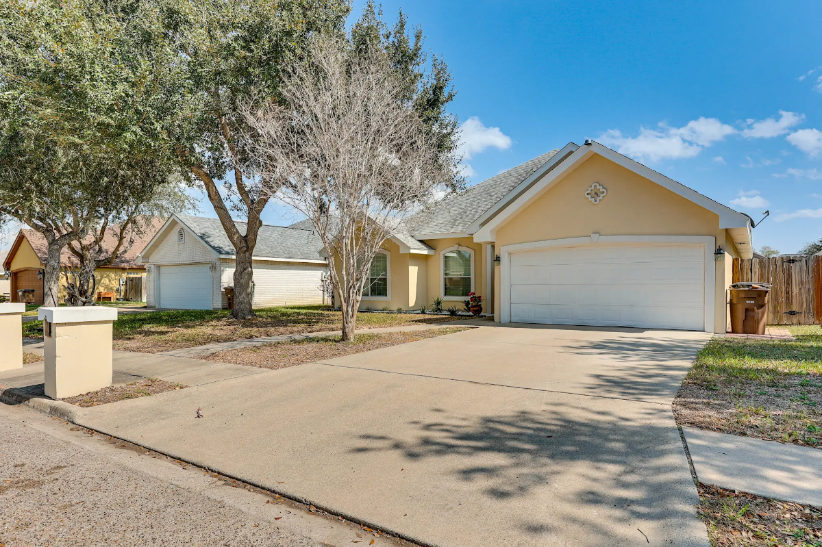 Charming Retreat--Spacious 3-Bedroom Home with Modern Comforts, Pet-Friendly & Ideally Located - Photo 1