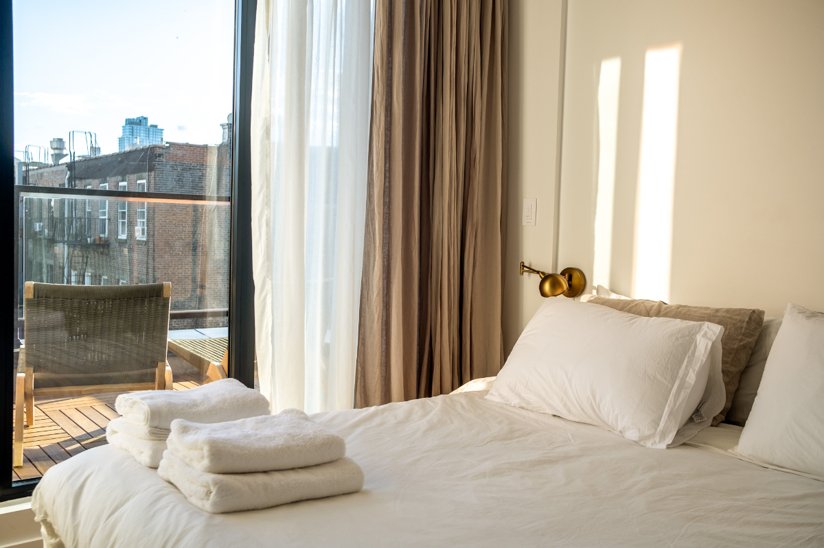 New - ALONK Penthouse - Serene Stay with Manhattan Views - Photo 1