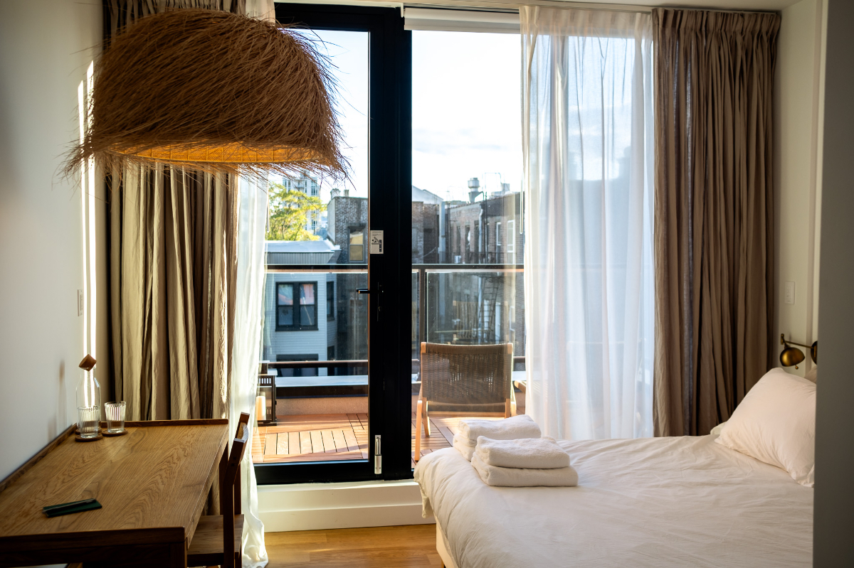 New - ALONK Penthouse - Serene Stay with Manhattan Views - Photo 4
