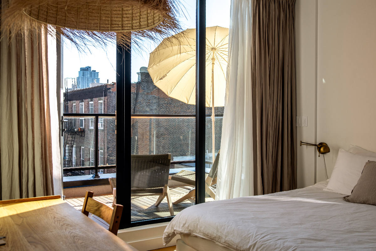 New - ALONK Penthouse - Serene Stay with Manhattan Views - Photo 5