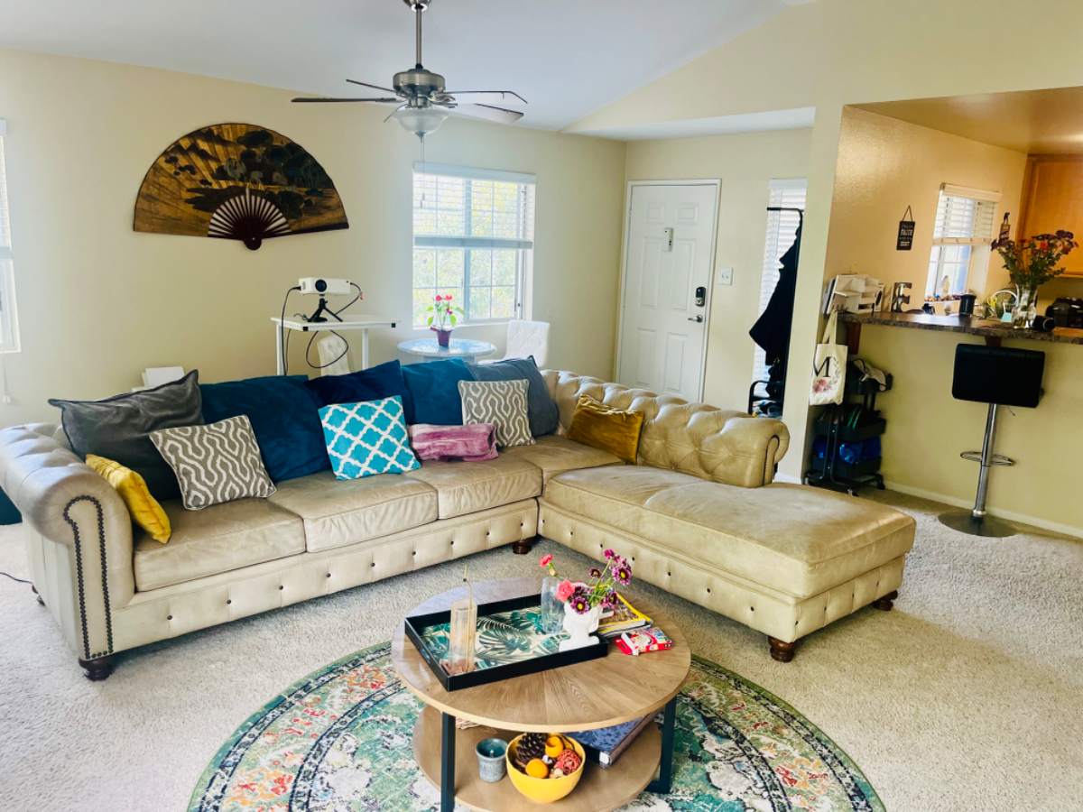 Cozy corner unit surrounded by lush greenery. - Photo 3