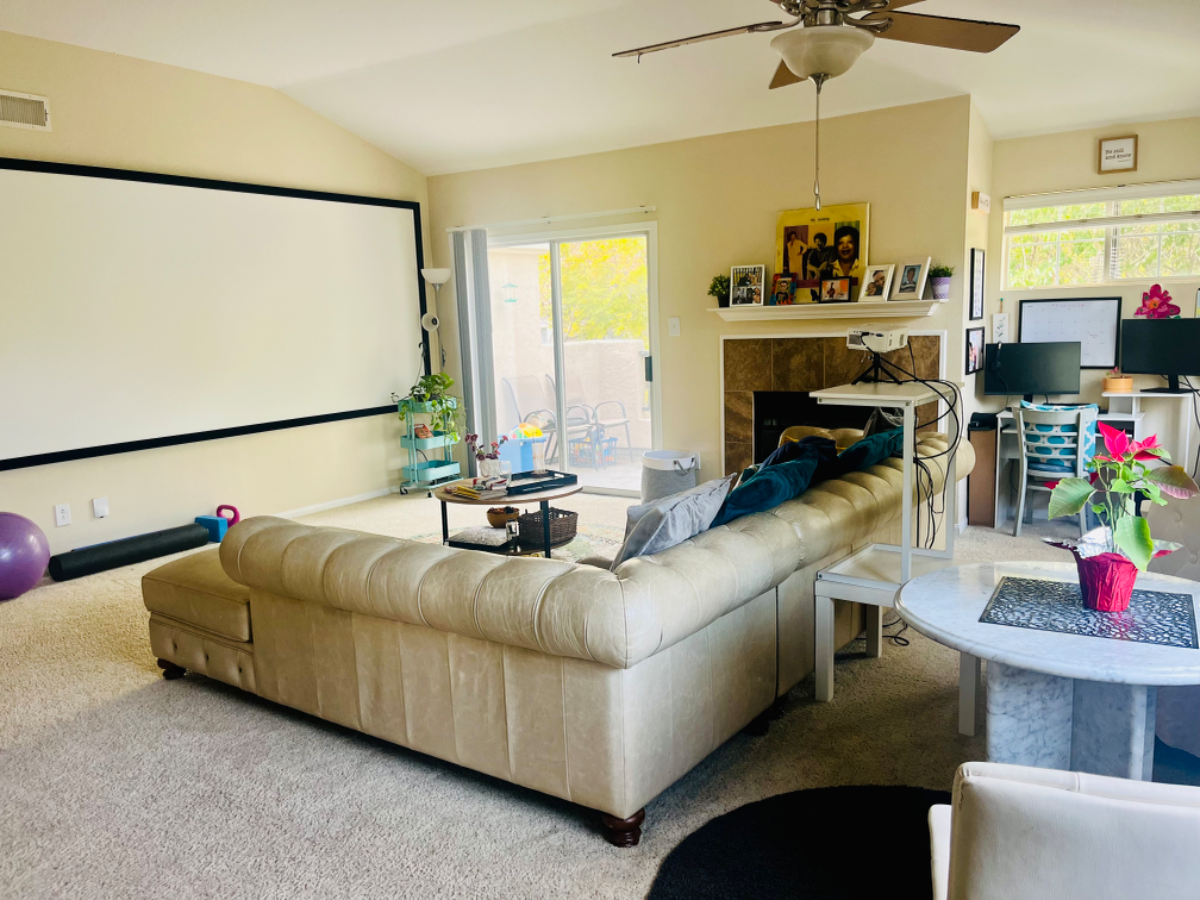 Cozy corner unit surrounded by lush greenery. - Photo 4