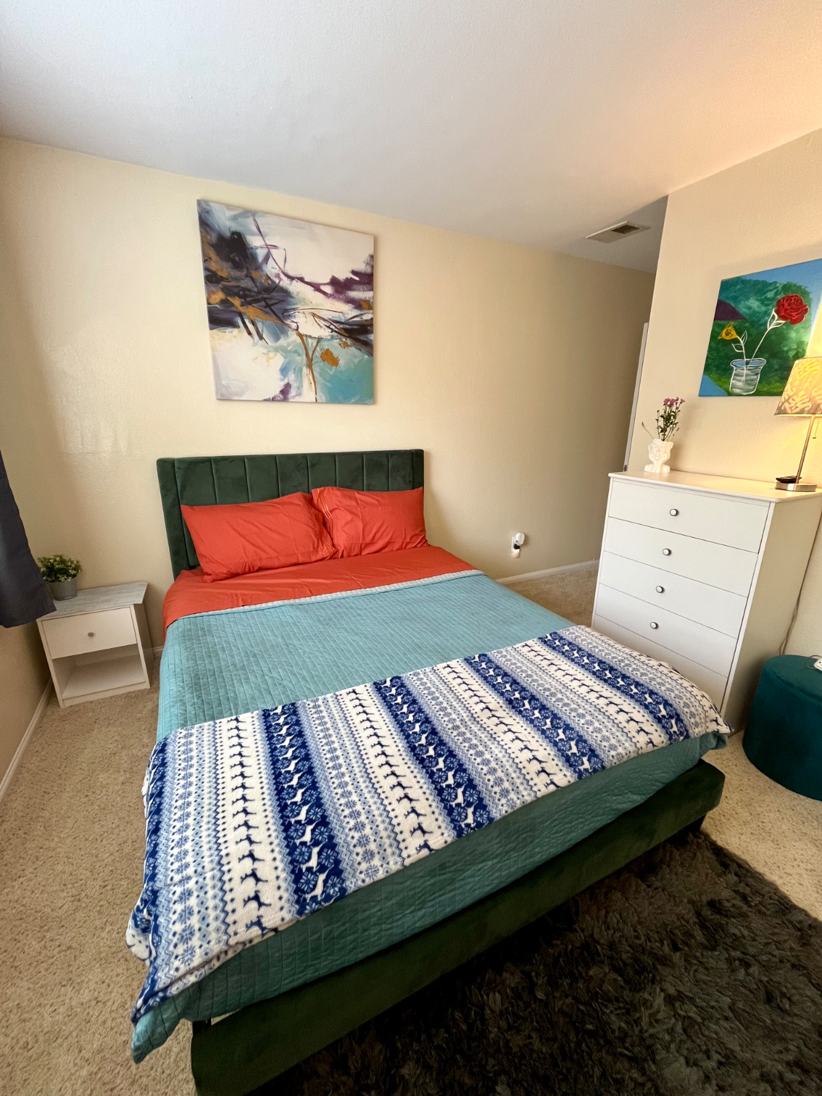 Cozy corner unit surrounded by lush greenery. - Photo 6