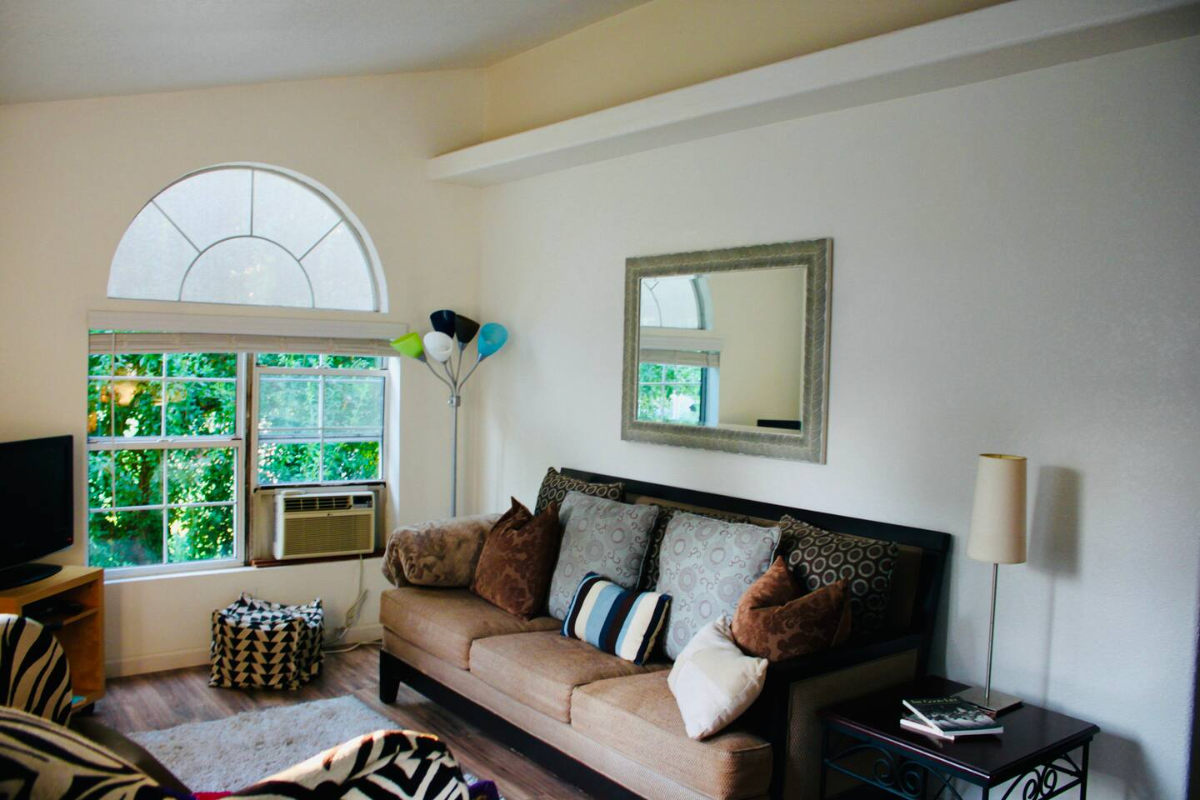 Charming 1x1 Detached Casitas in Quiet Neighborhood - Photo 2