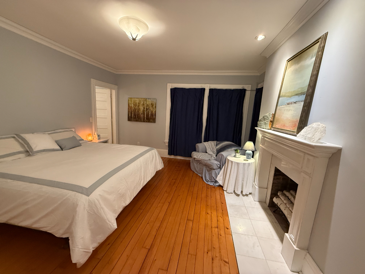 Calm, Clean Primary suite in historic/spacious home, 1 mile from Adirondack Health (renting to femal - Photo 1