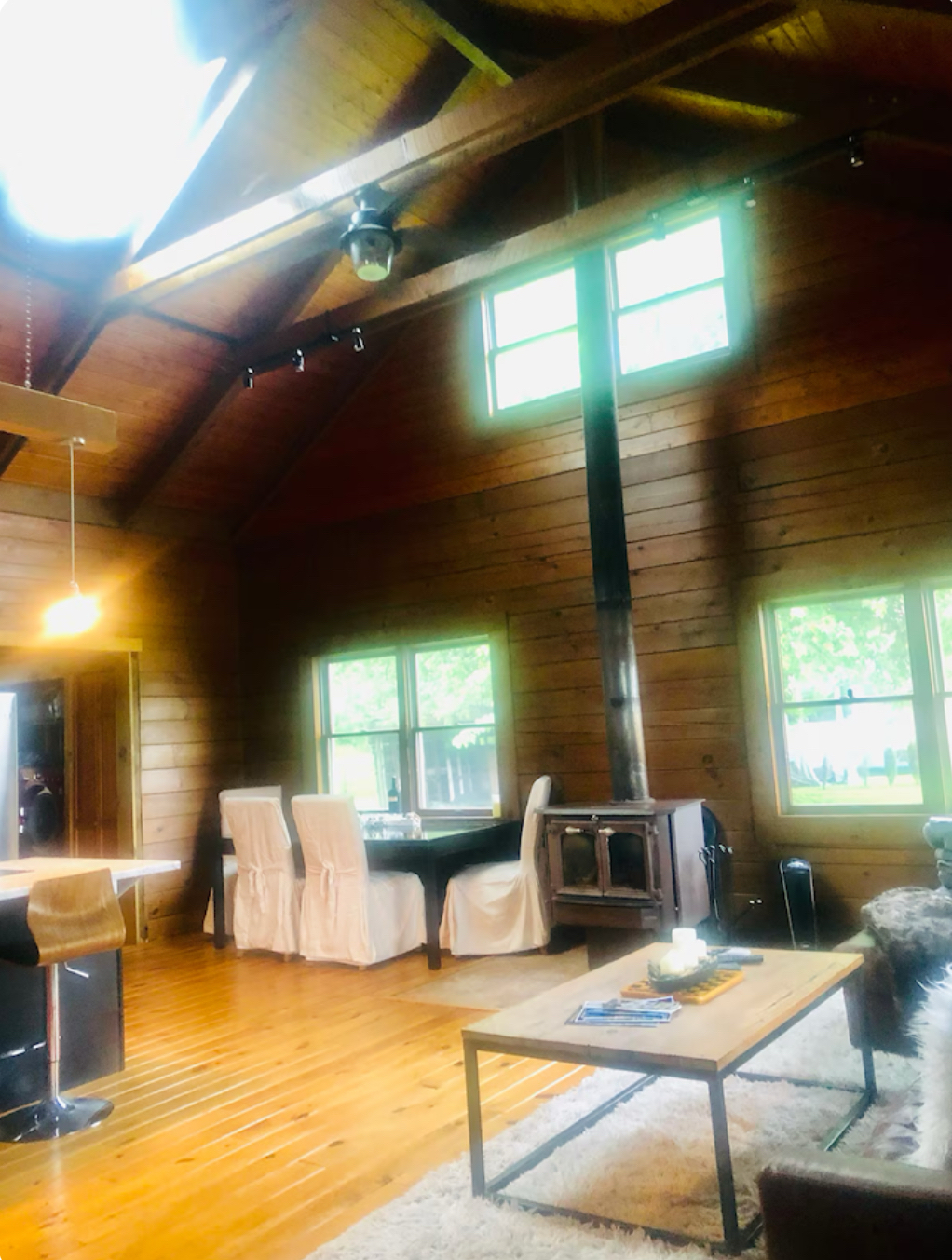 Charming Riverside Retreat - Photo 6