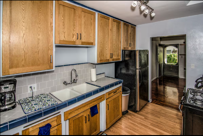 1BR in Triplex 7 blocks from the beach, and Great Location - Photo 4