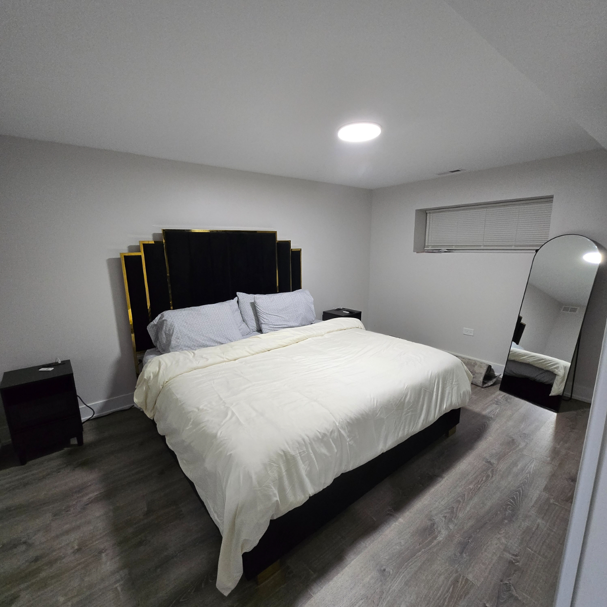 Bedroom with En-Suite Bath